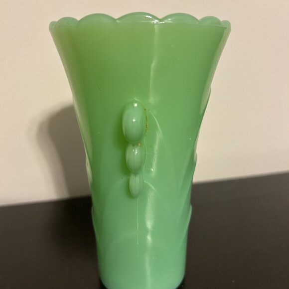 Vintage FIRE-KING Green Jadeite Art Deco Style Small Vase - Picture 2 of 7